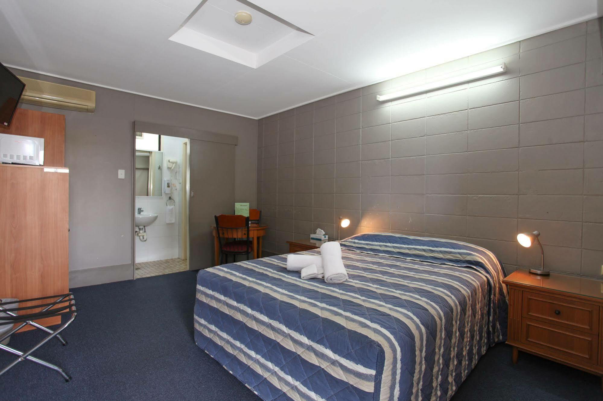 Tandara Hotel Motel Sarina Exterior photo